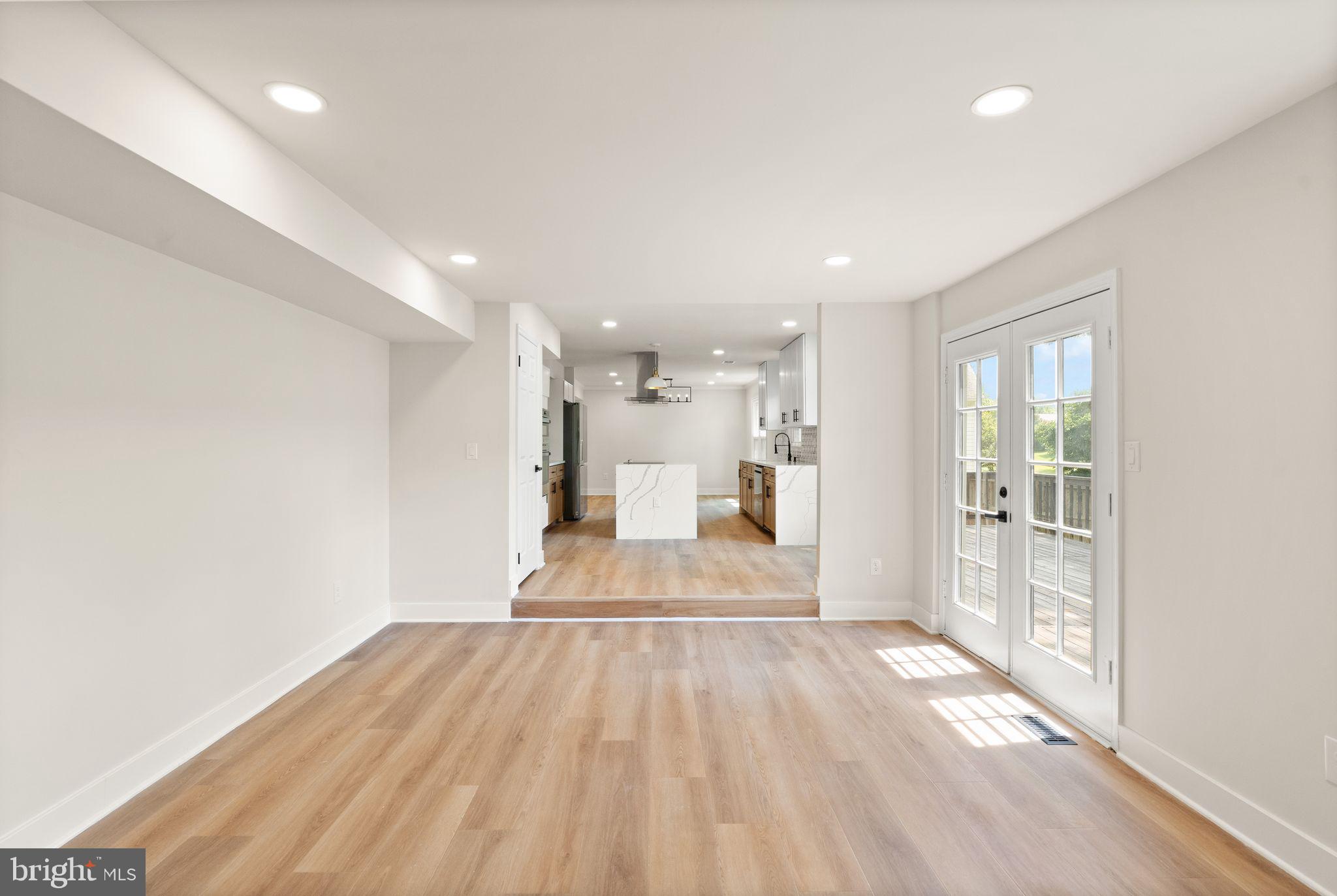 POPLAR TREE WOODS - Residential