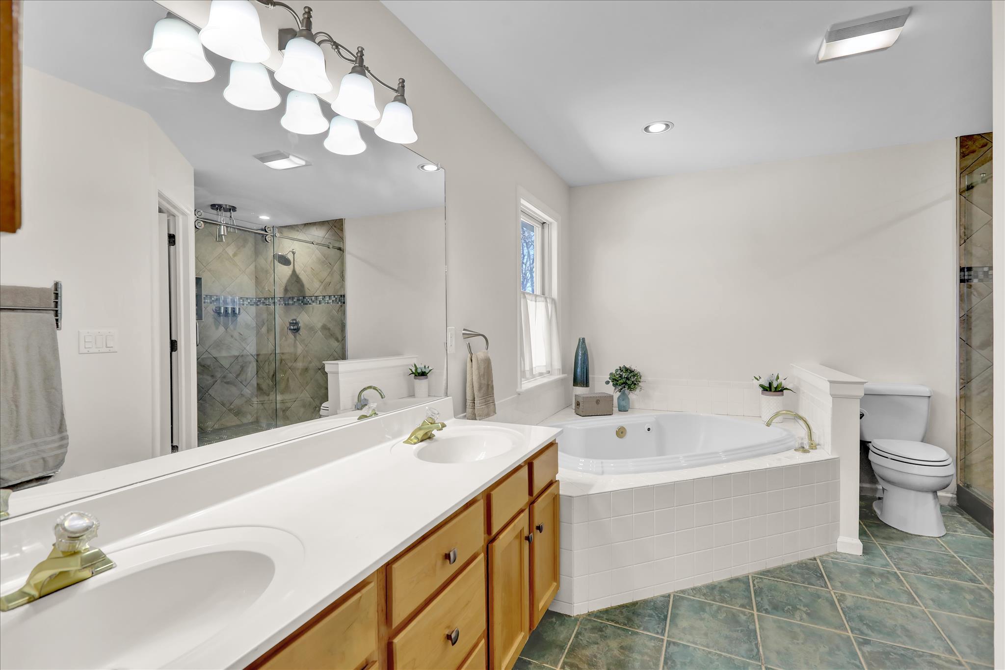 CREEKSIDE ESTATES - Residential