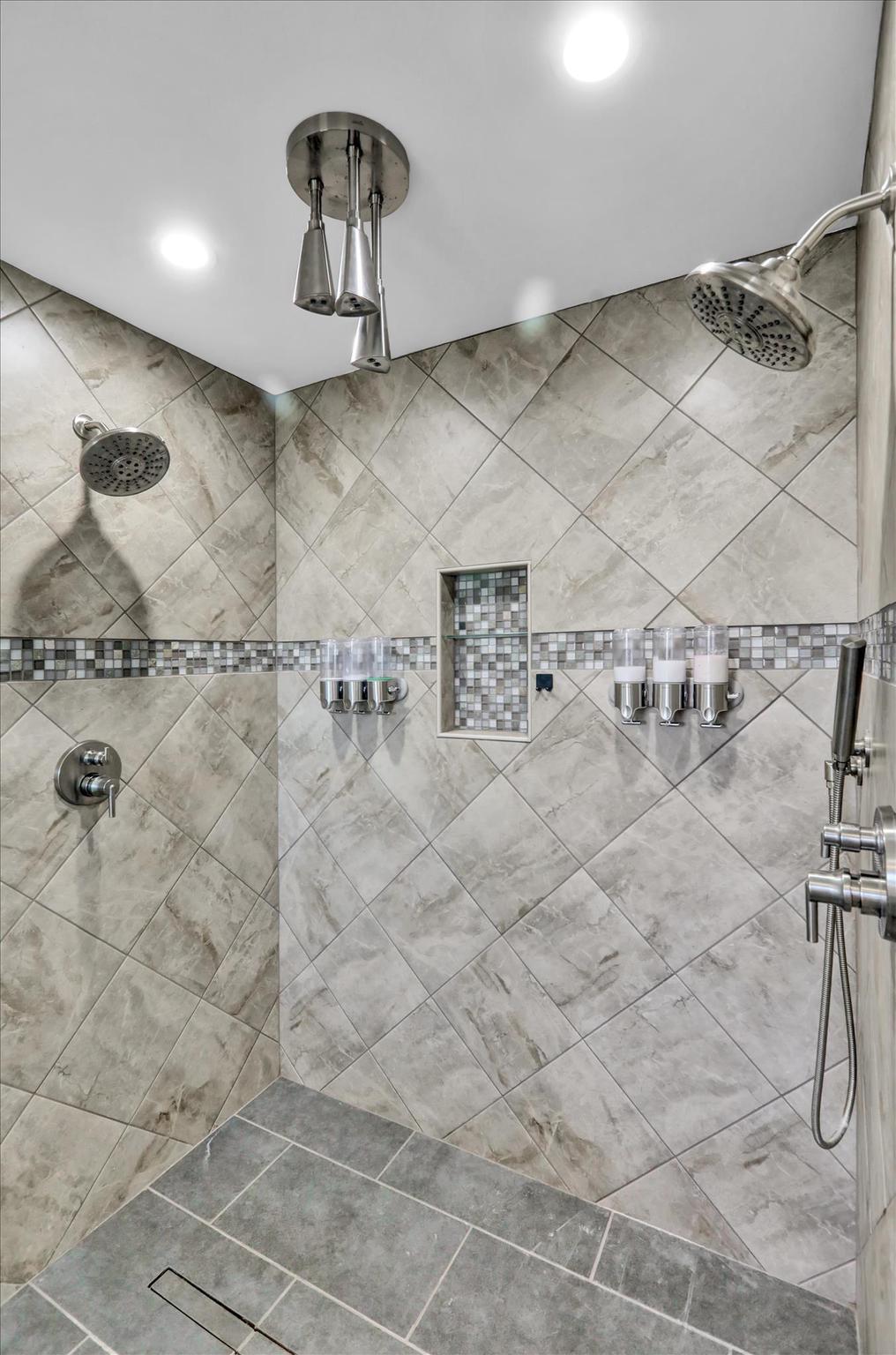 CREEKSIDE ESTATES - Residential
