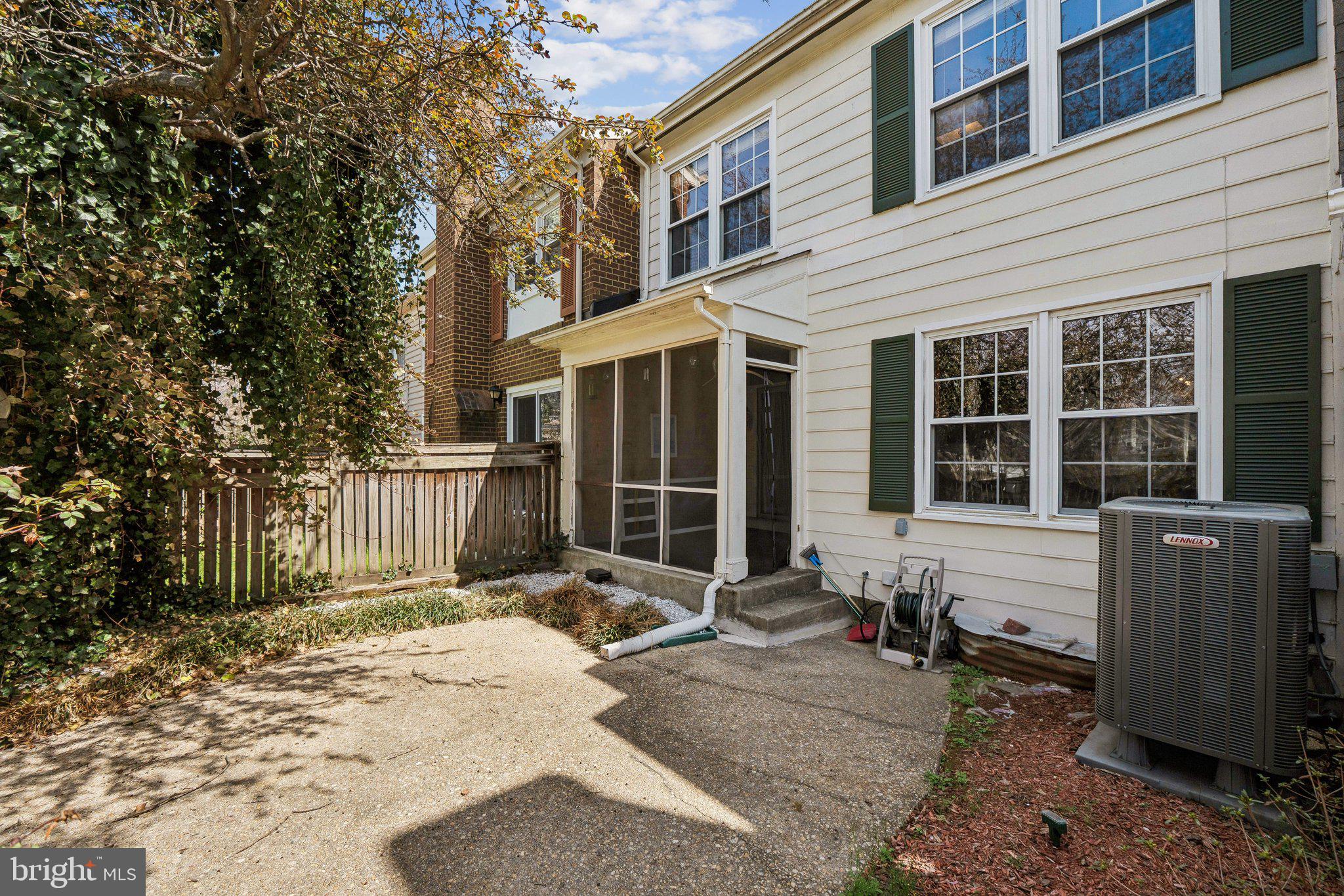 FAIRWAY ISLAND - Residential
