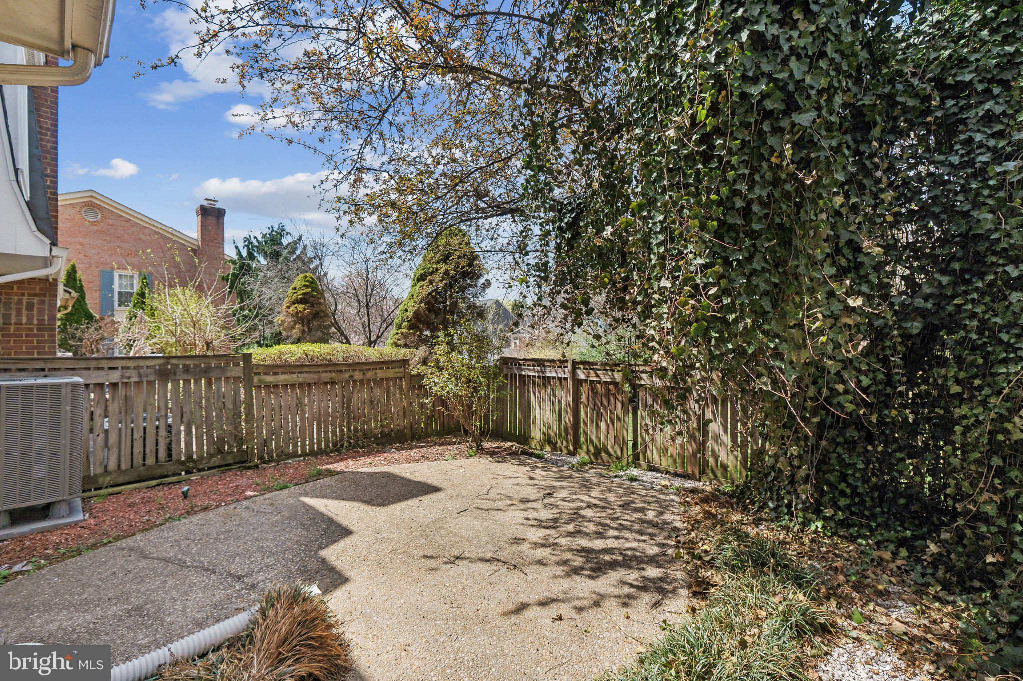 FAIRWAY ISLAND - Residential