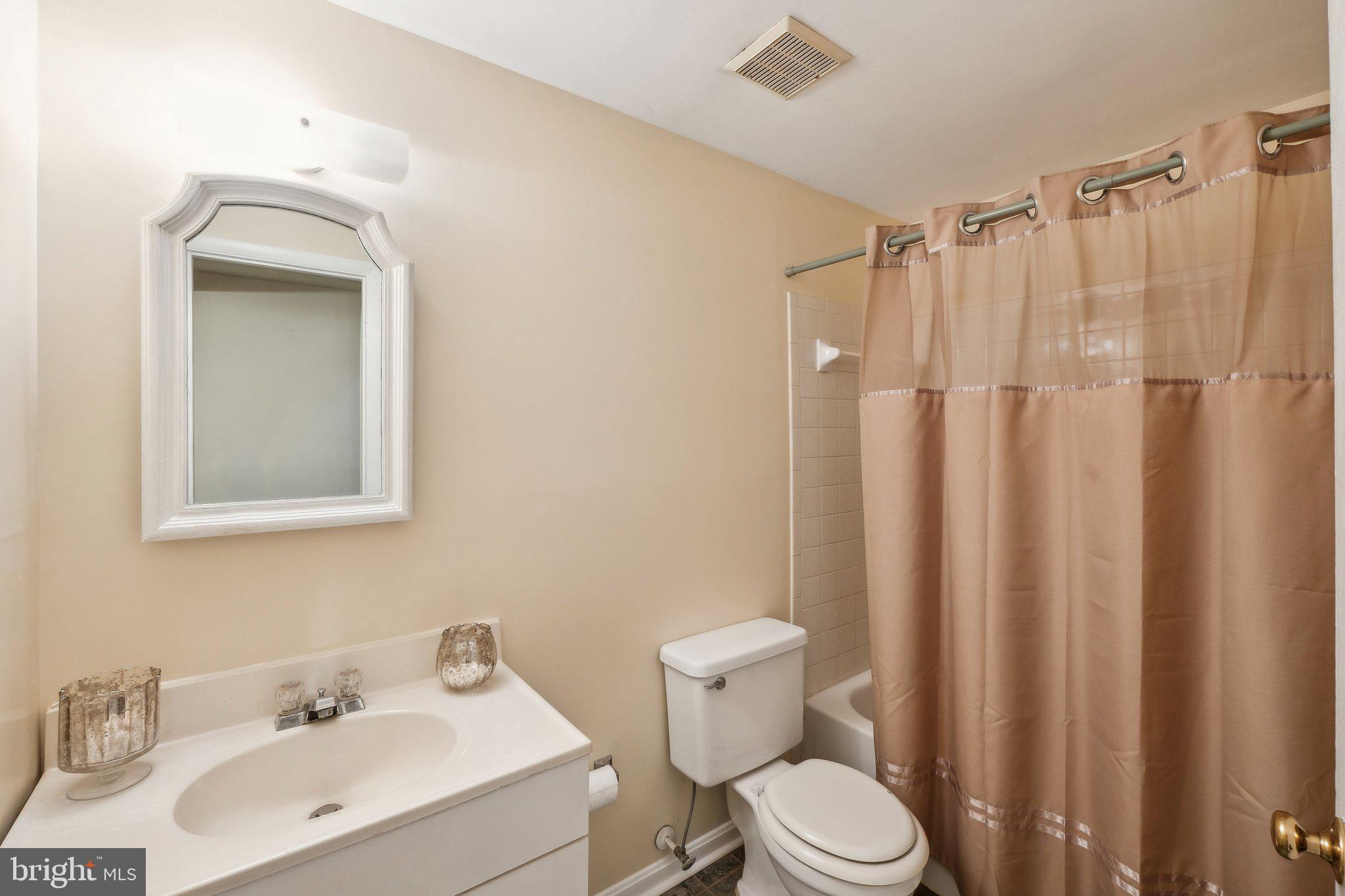 FAIRWAY ISLAND - Residential