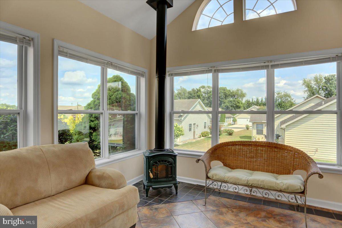 COUNTRY MANOR - Residential