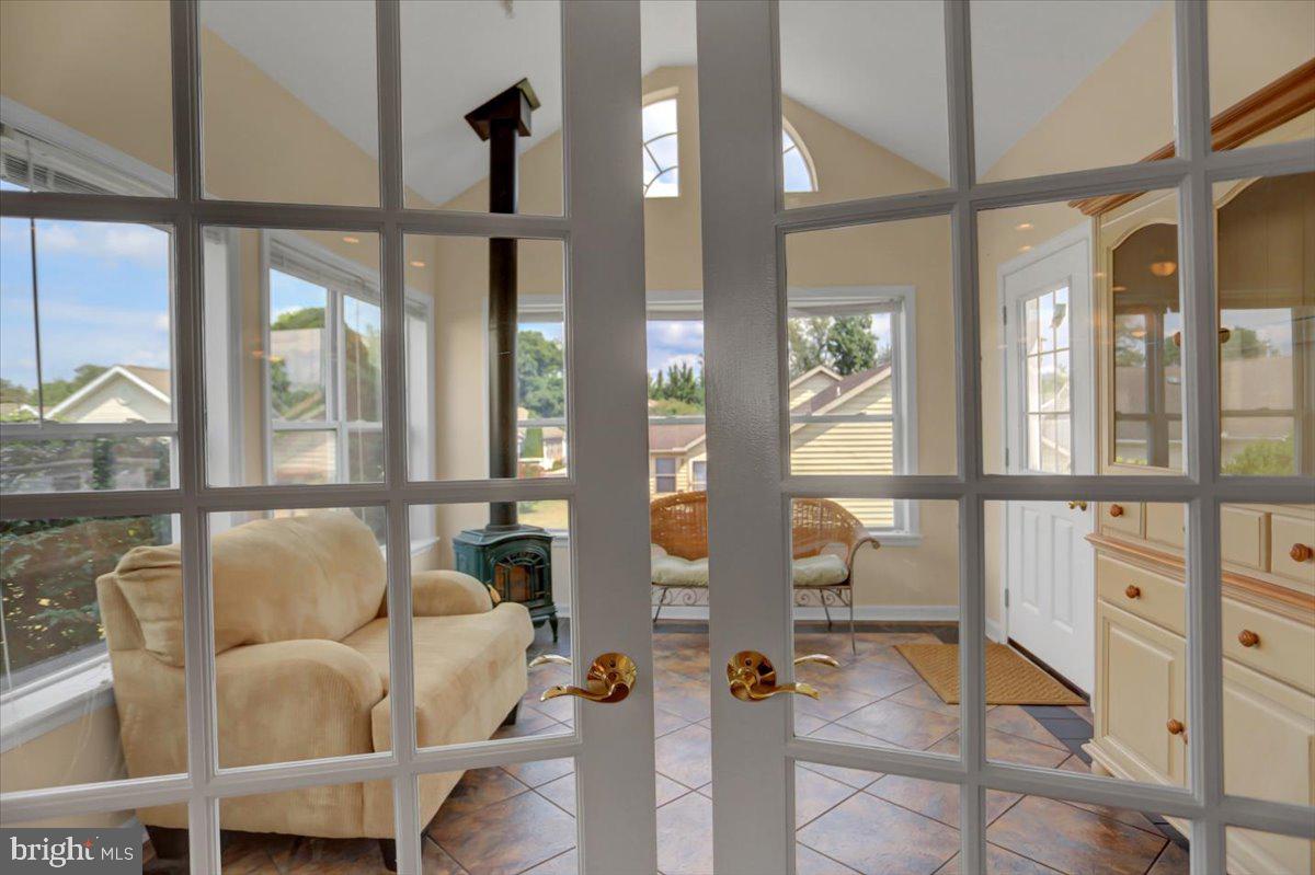 COUNTRY MANOR - Residential