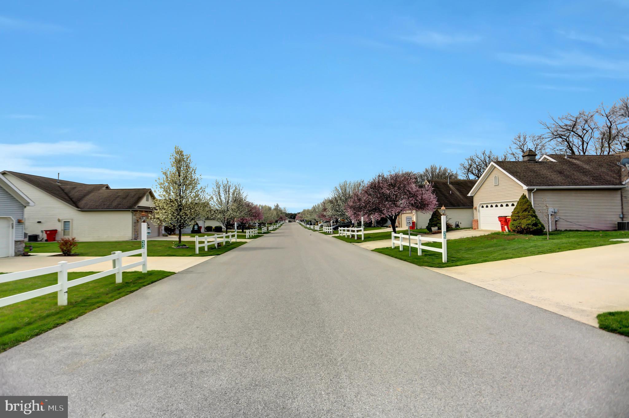 COUNTRY MANOR - Residential