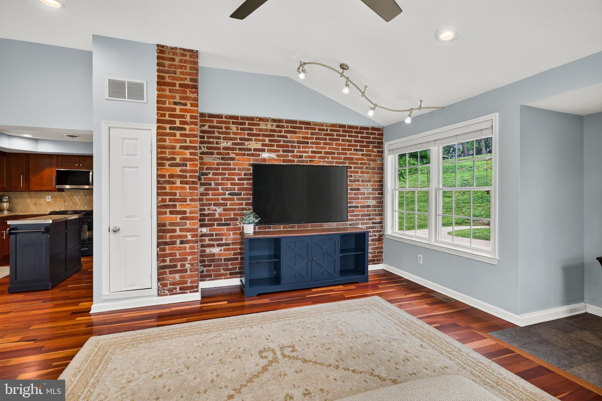 GRANDVIEW ACRES - Residential