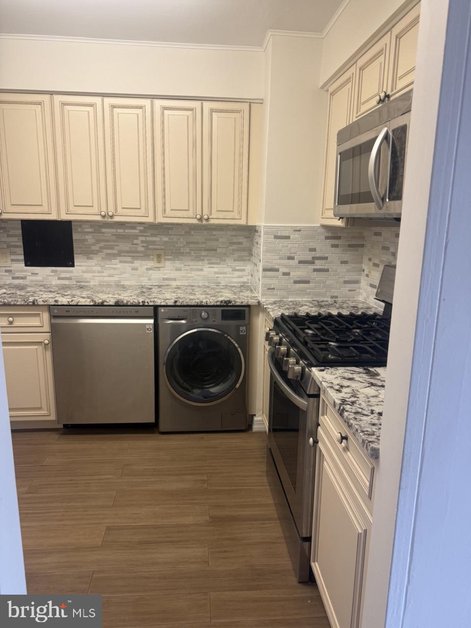 SUTTON TERR - Residential