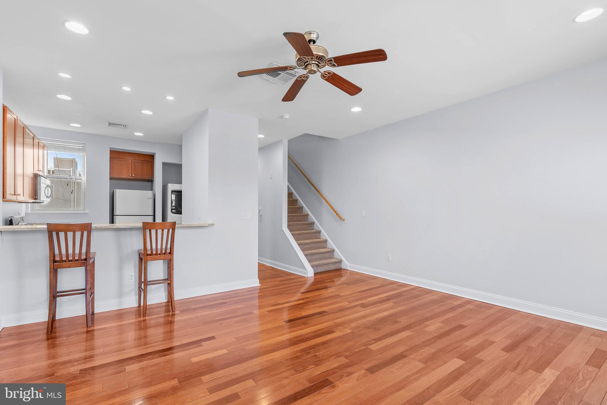 FAIRMOUNT - Residential Income
