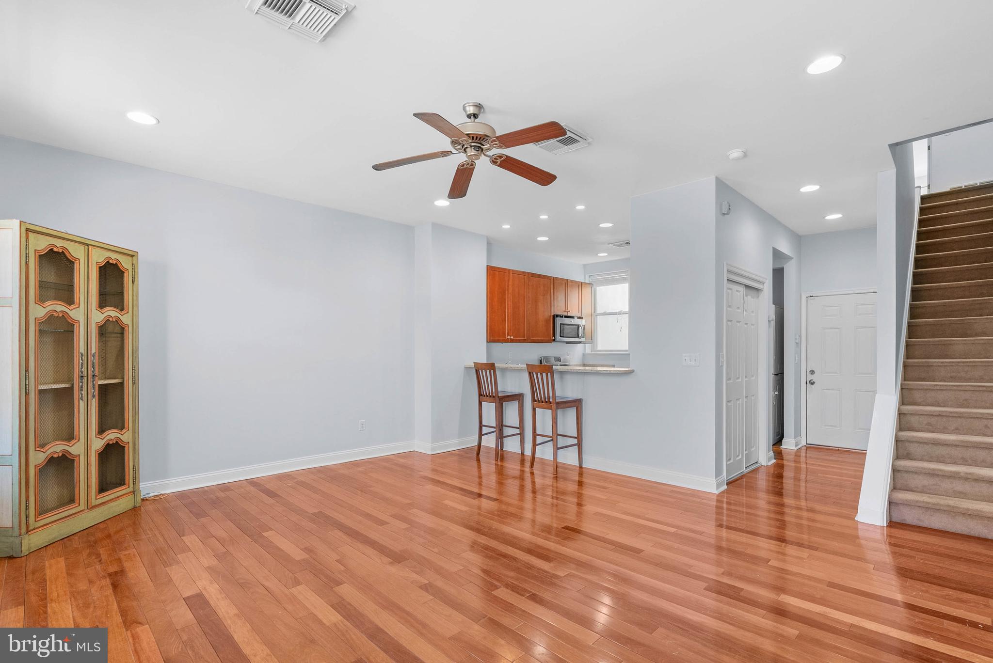 FAIRMOUNT - Residential Income