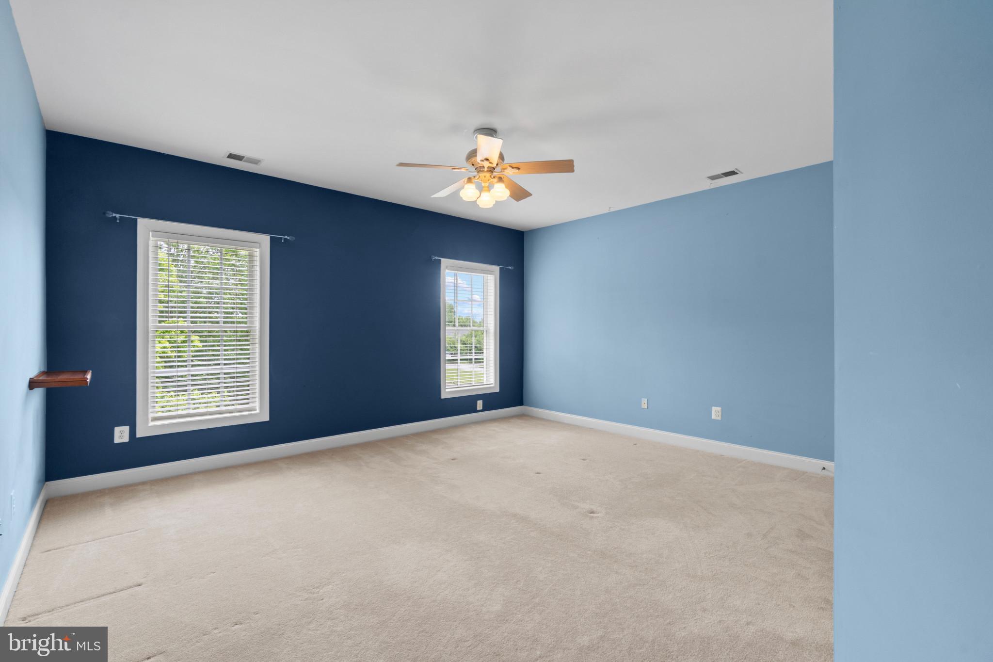 MANOR OAKS - Residential