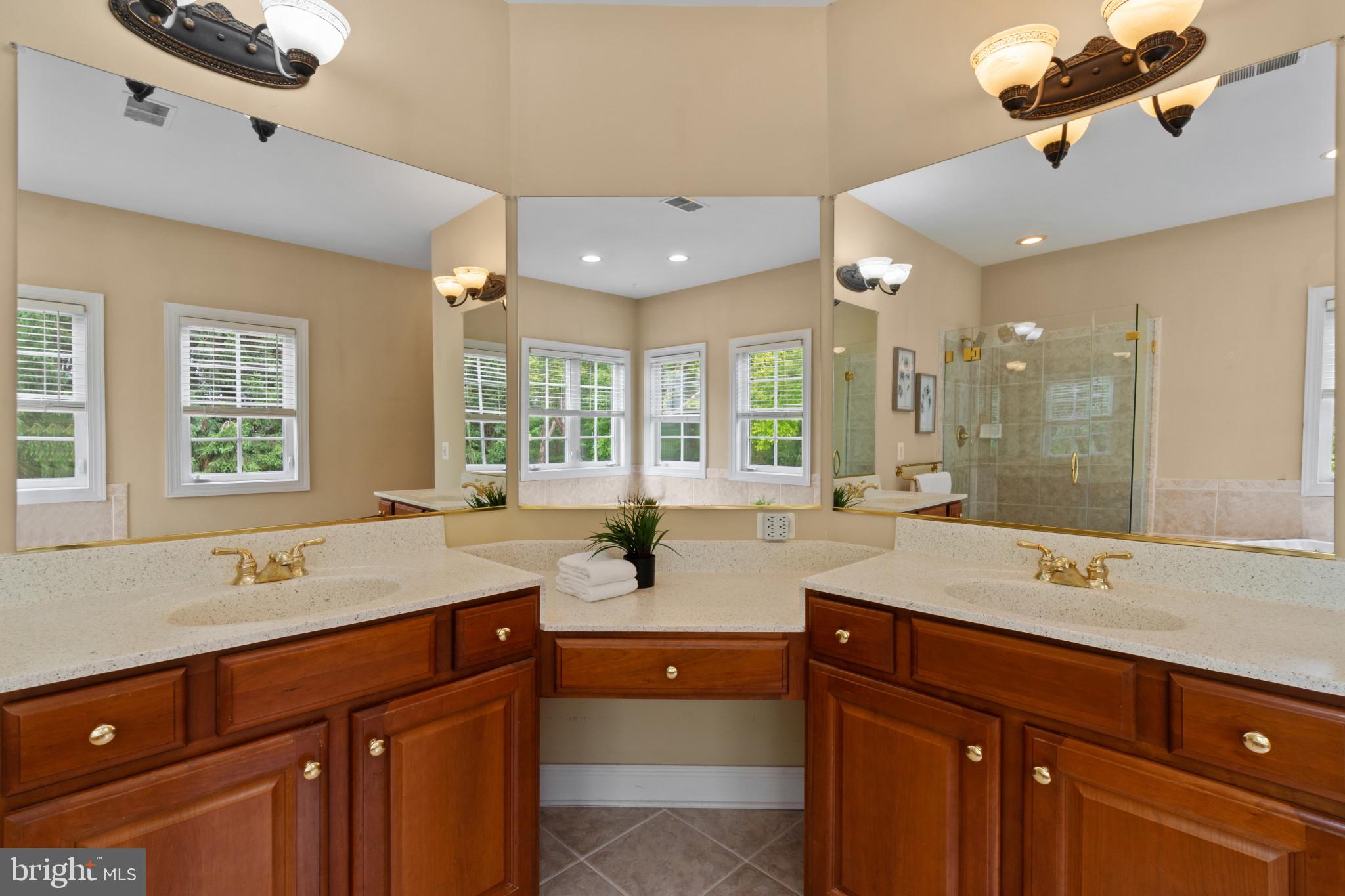 MANOR OAKS - Residential