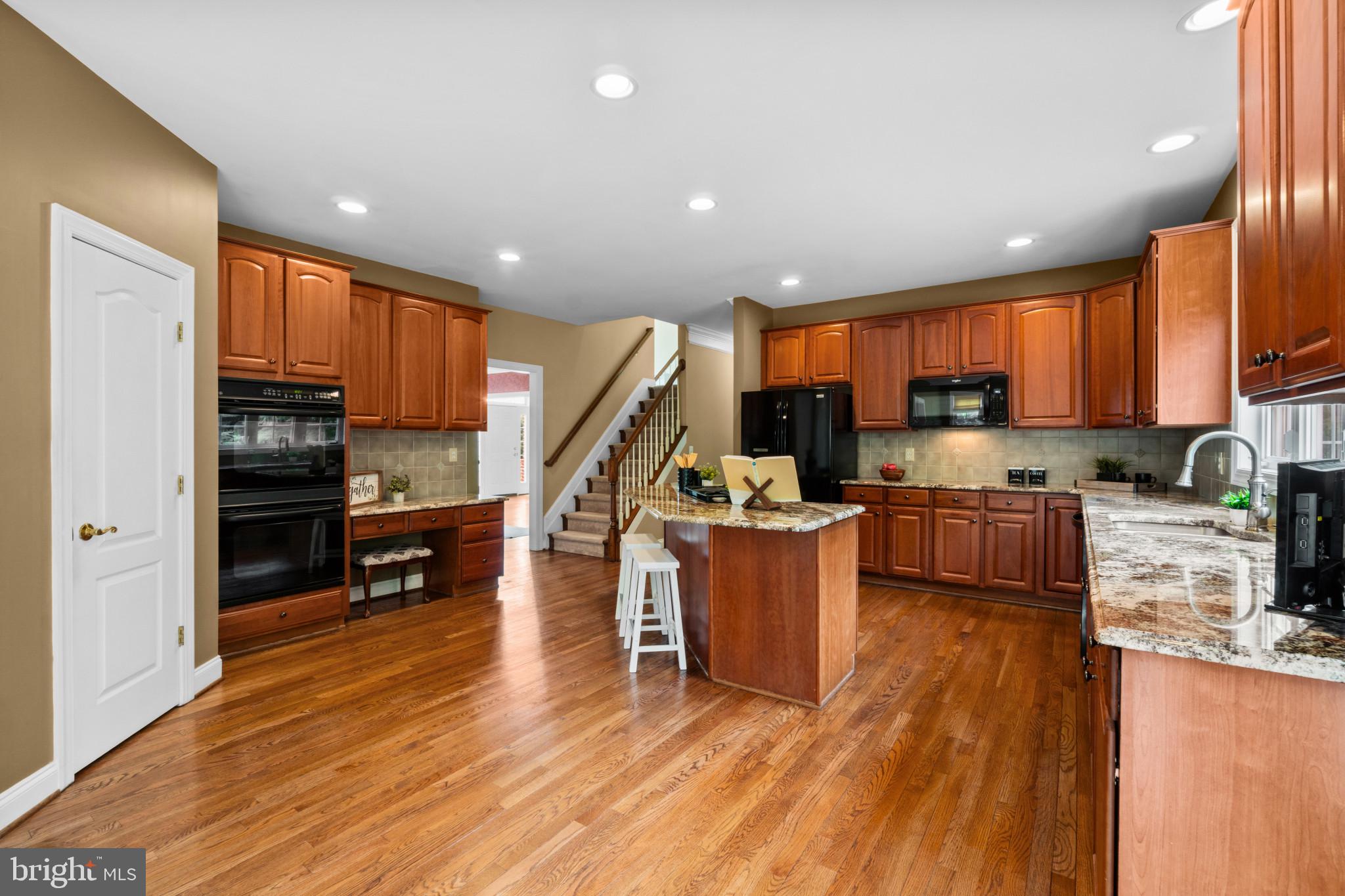 MANOR OAKS - Residential