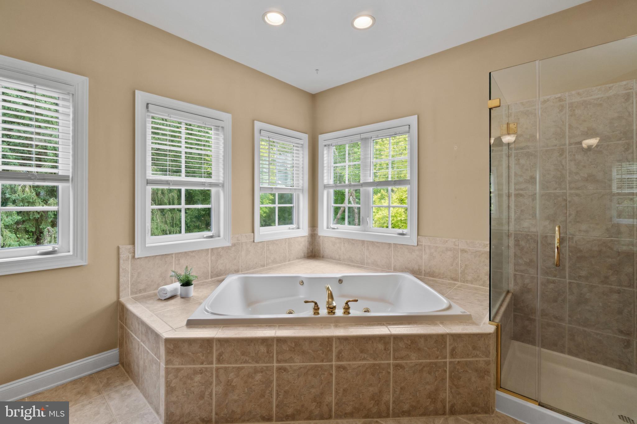 MANOR OAKS - Residential