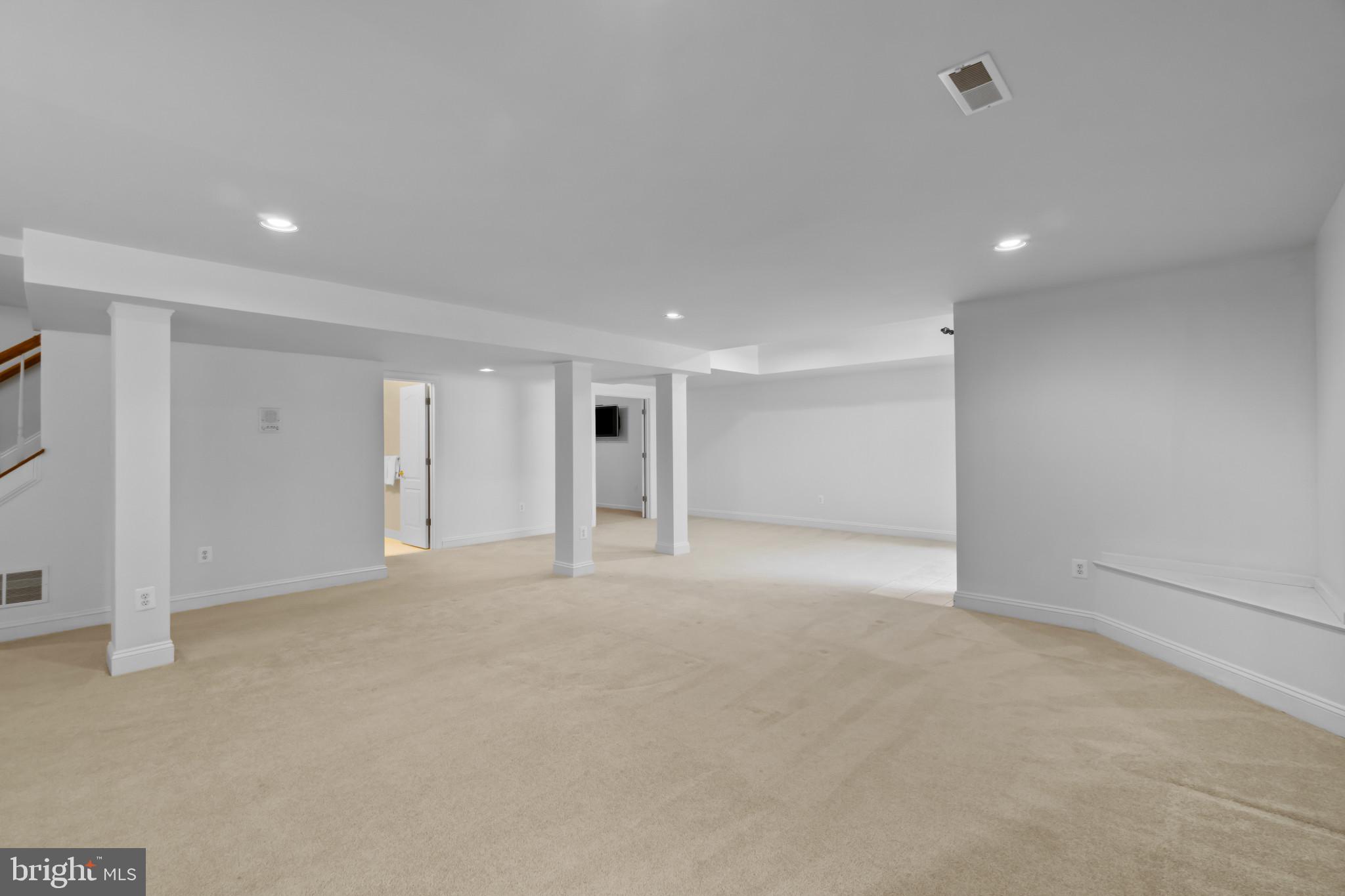 MANOR OAKS - Residential