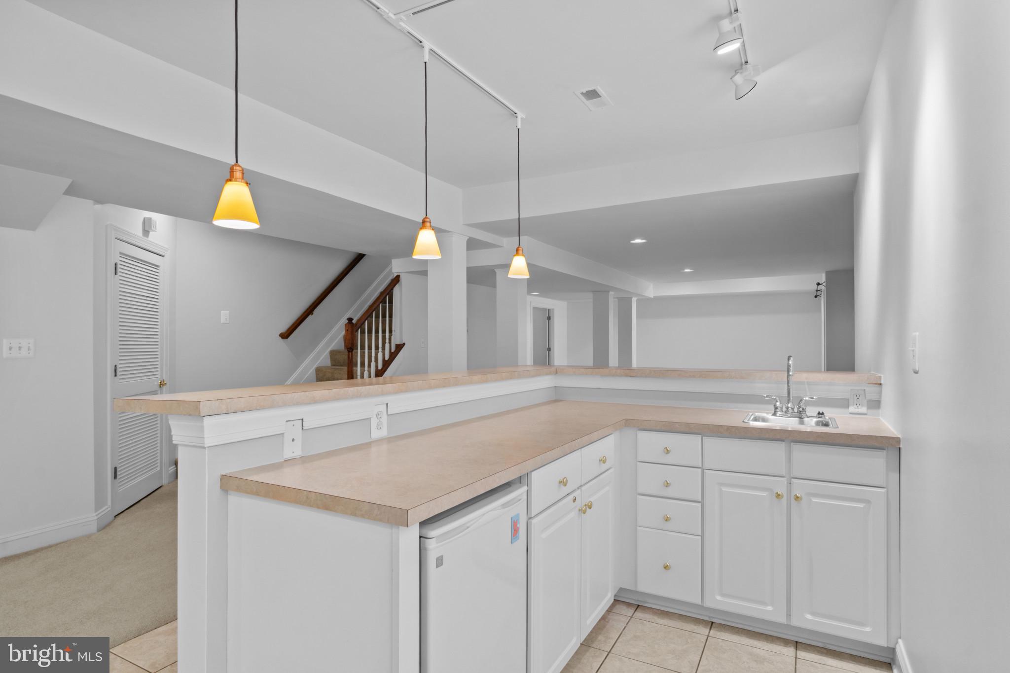 MANOR OAKS - Residential