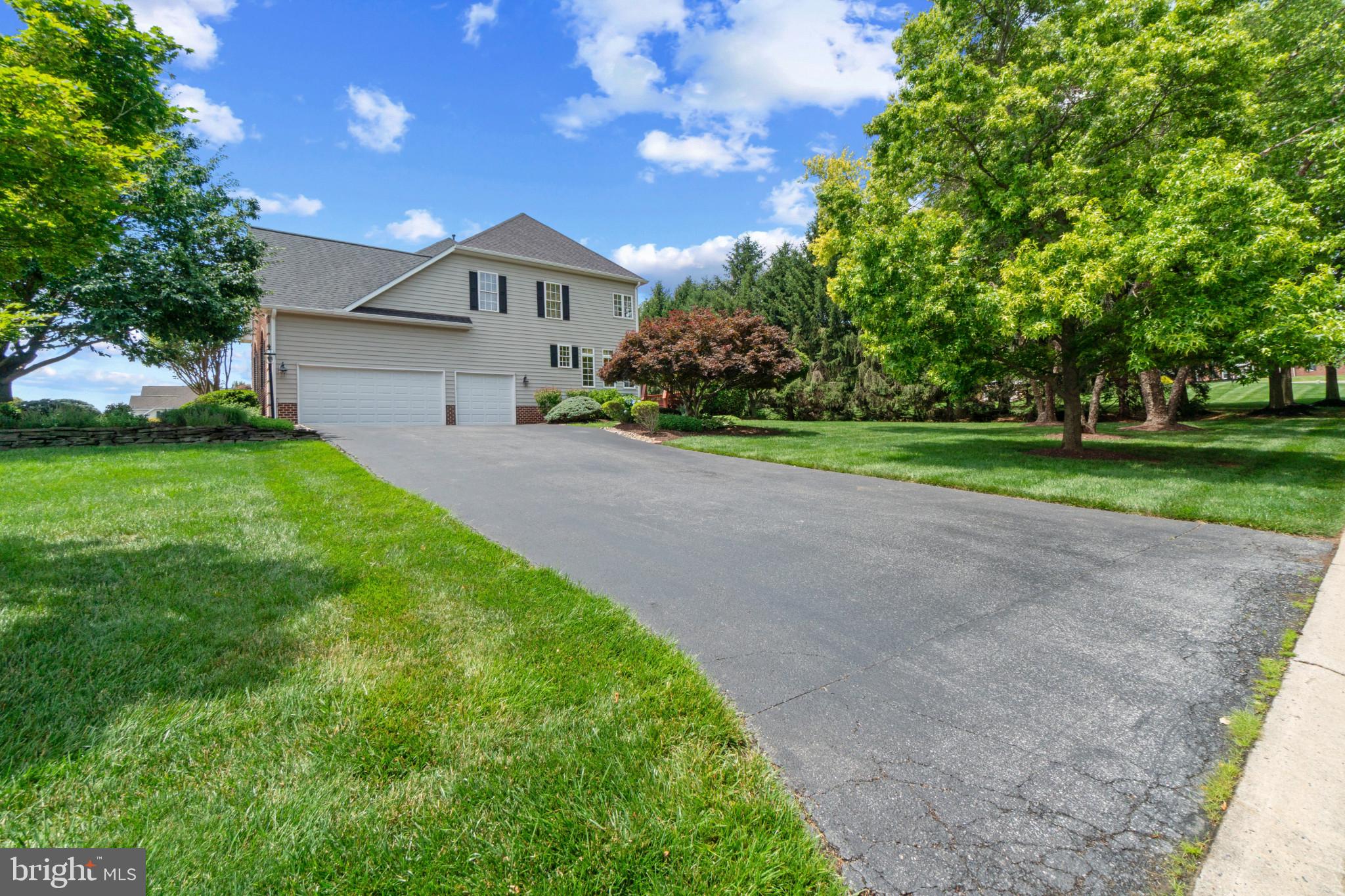 MANOR OAKS - Residential