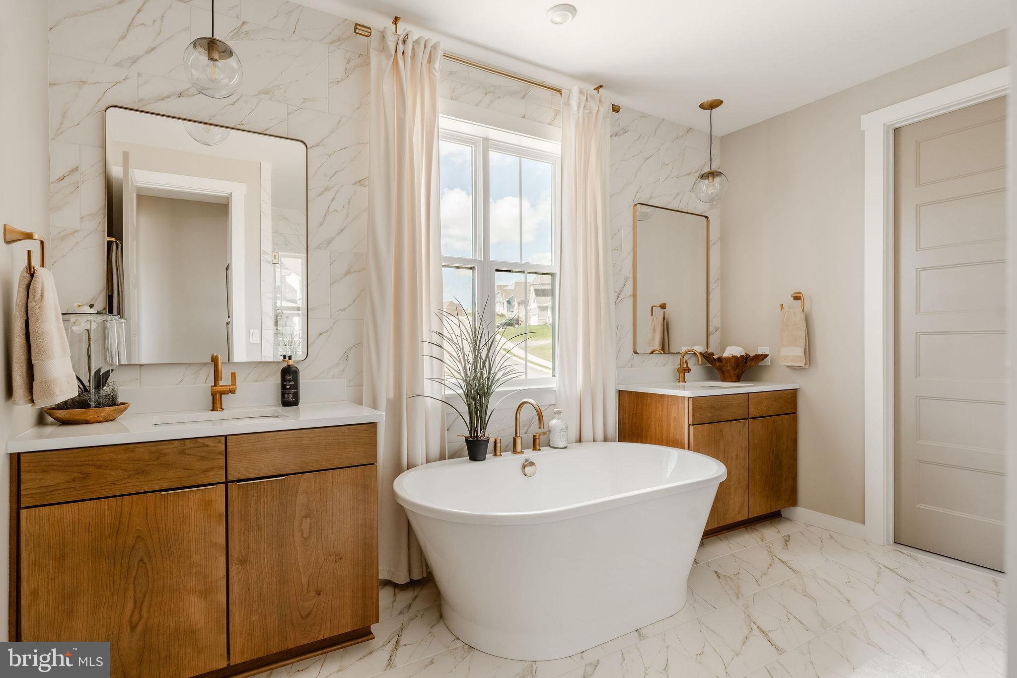 LEXINGTON POINTE - Residential
