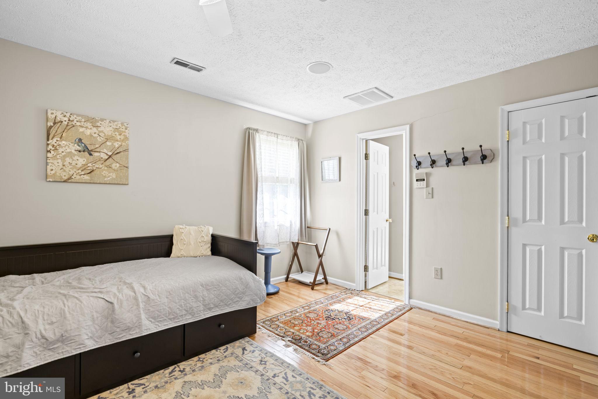 MOSBY STATION - Residential