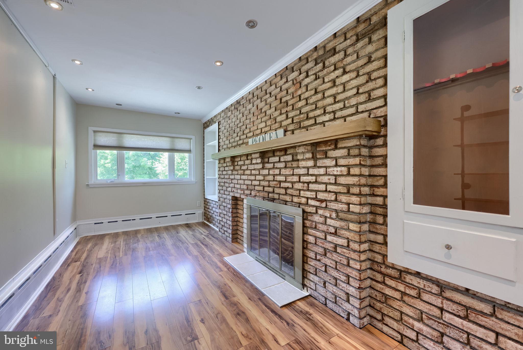MILLERSVILLE - Residential