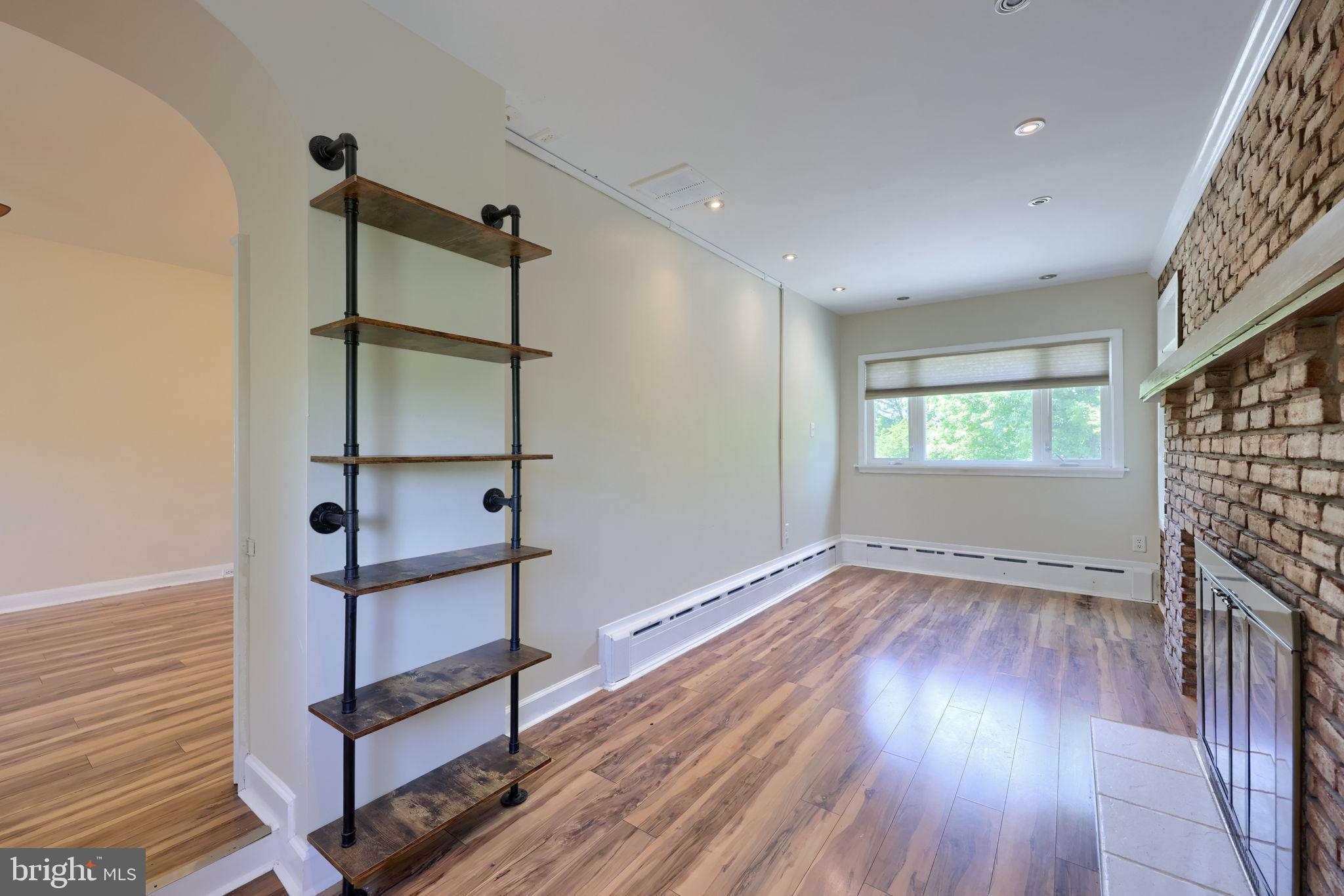 MILLERSVILLE - Residential