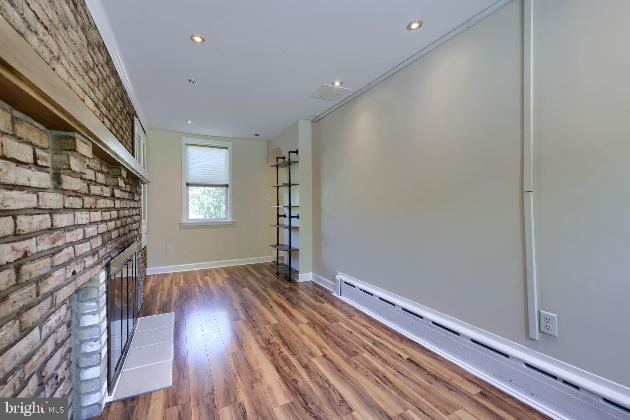 MILLERSVILLE - Residential