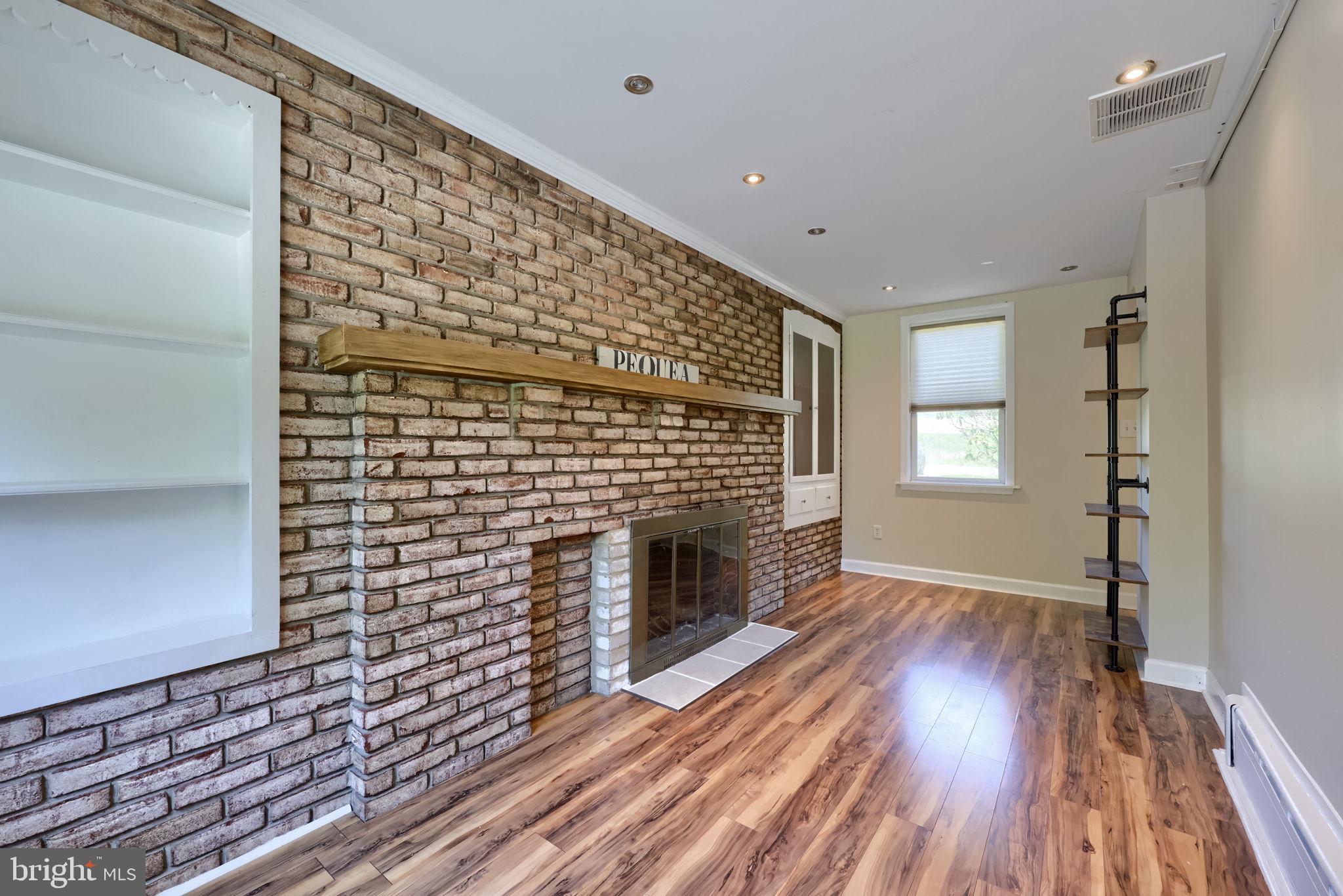 MILLERSVILLE - Residential