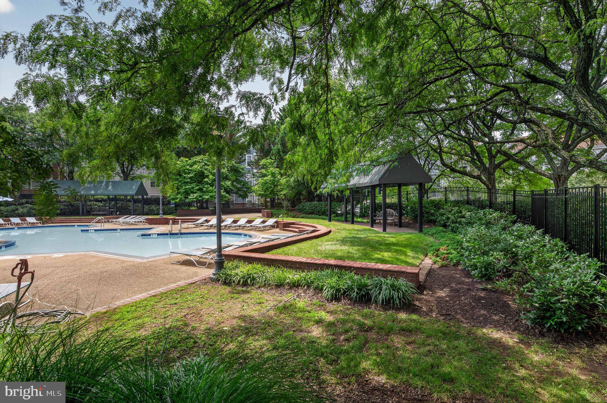 ASHBURN FARM - Residential