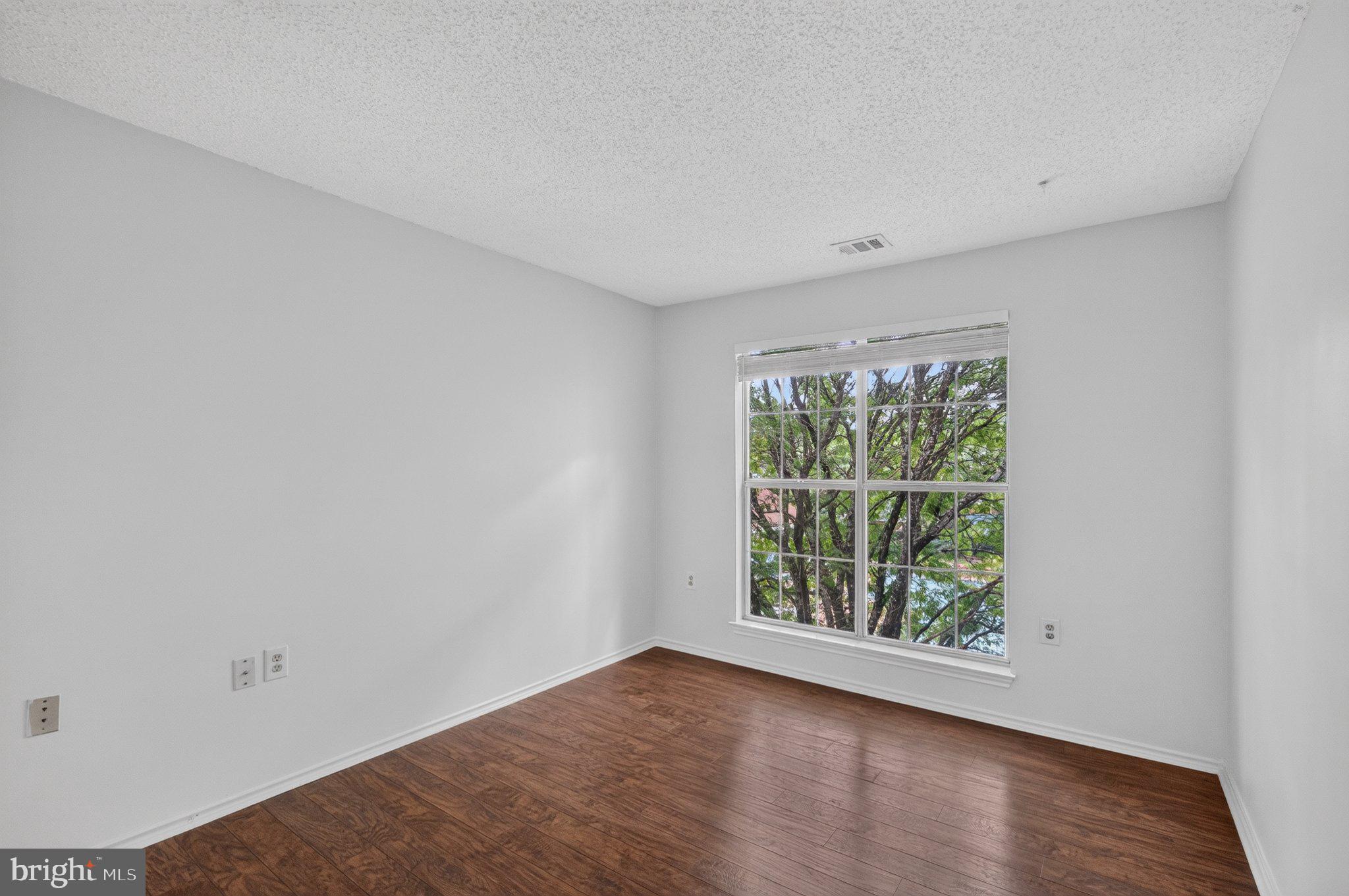 ASHBURN FARM - Residential