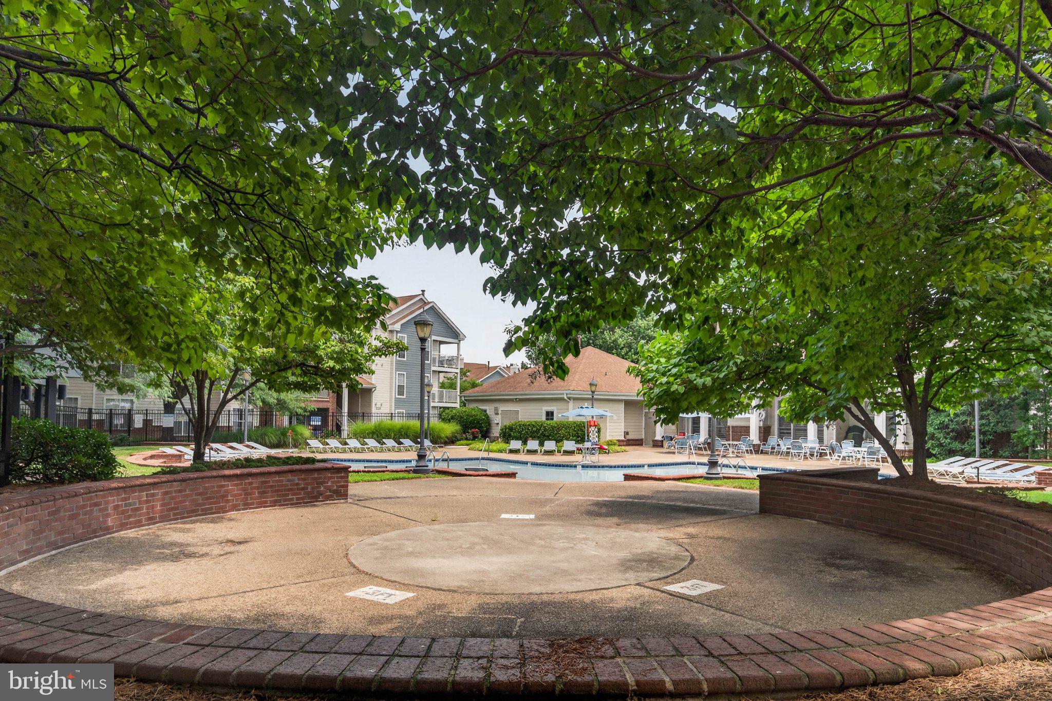 ASHBURN FARM - Residential