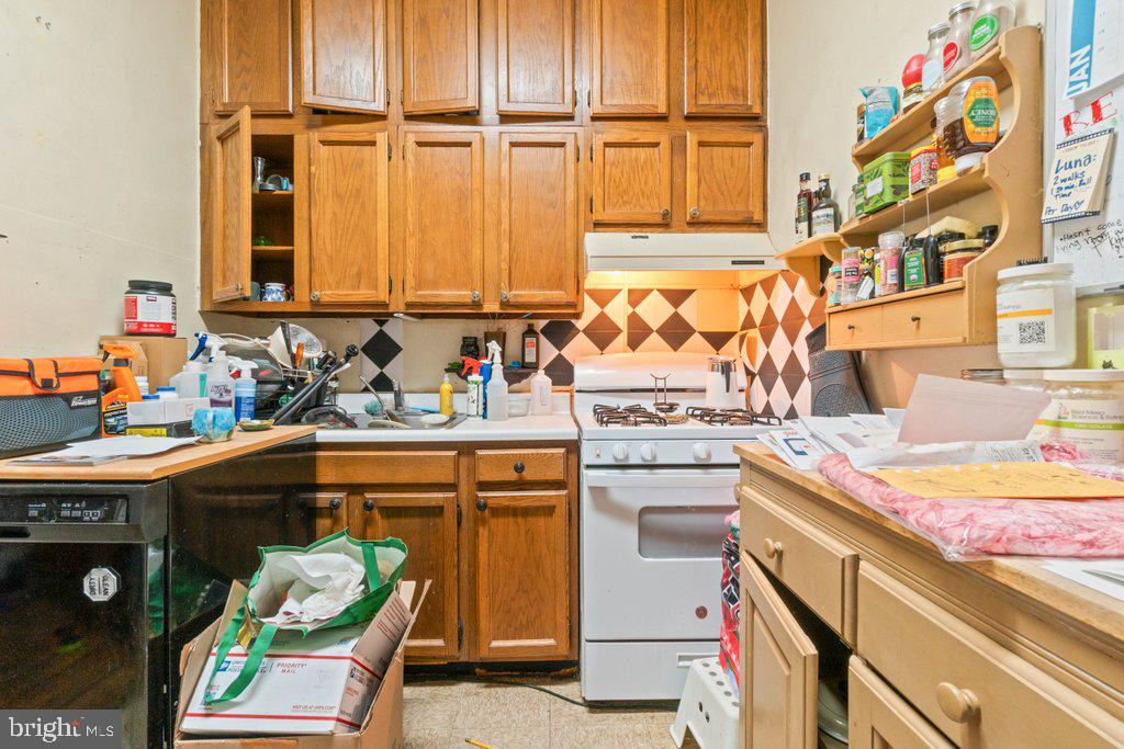 CHARLES VILLAGE - Residential Income