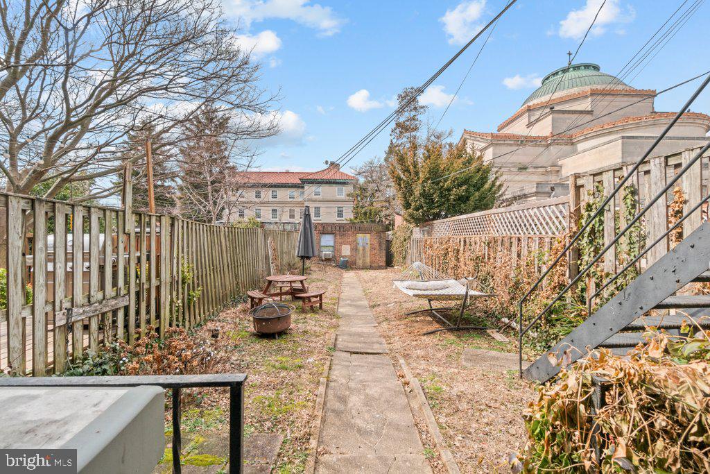 CHARLES VILLAGE - Residential Income
