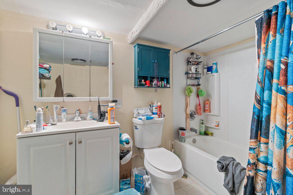 CHARLES VILLAGE - Residential Income