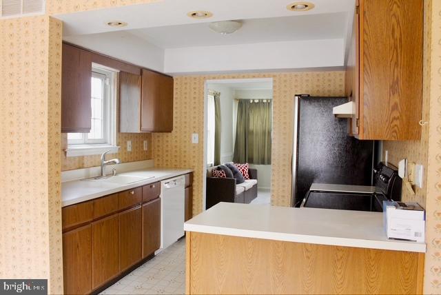 OAKCREST VILLAGE - Residential
