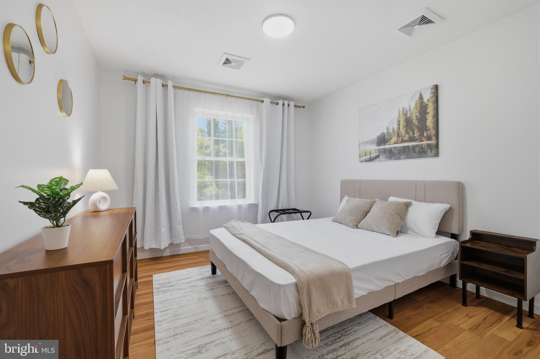 EMERALD LAKES - Residential