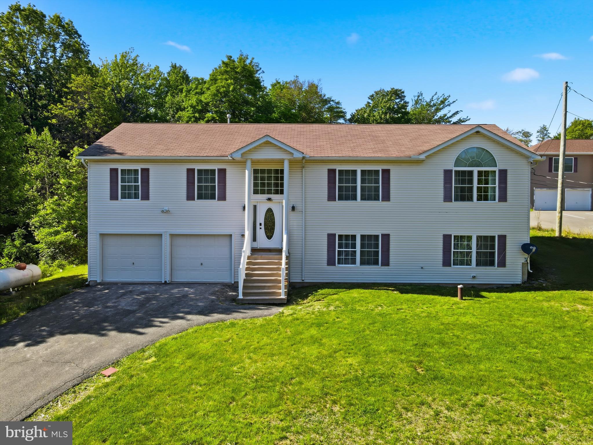 EMERALD LAKES - Residential