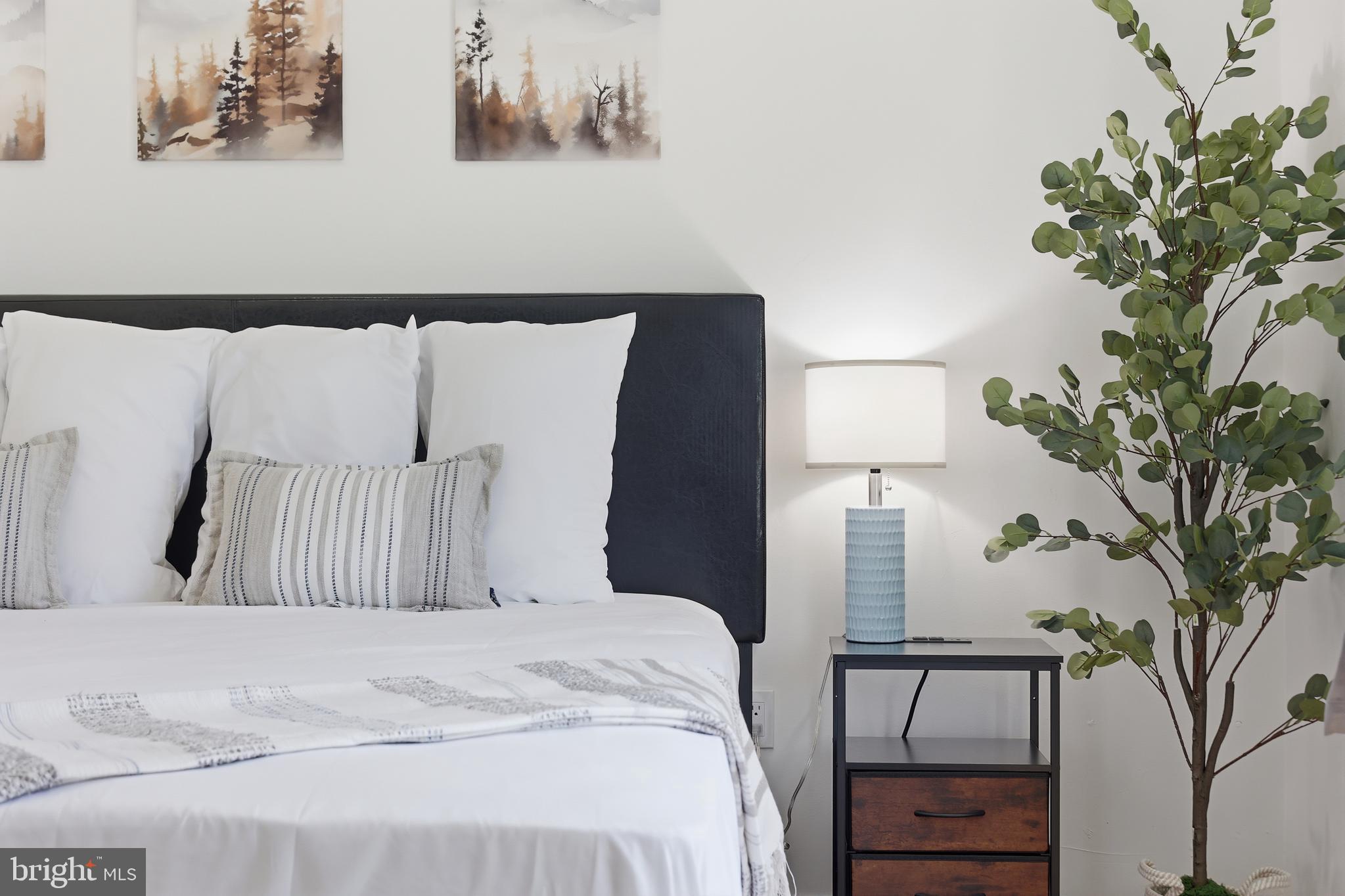 EMERALD LAKES - Residential