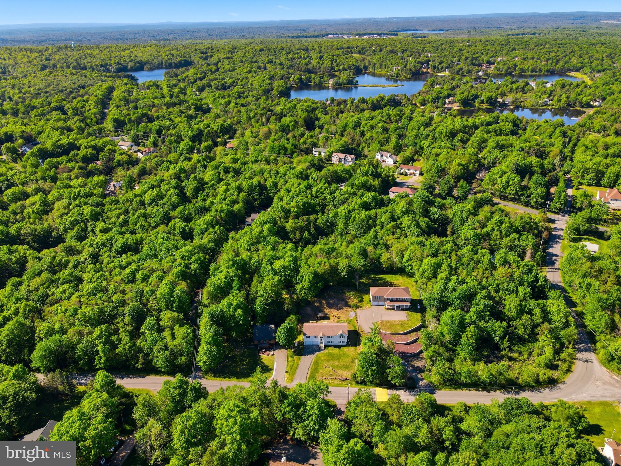 EMERALD LAKES - Residential