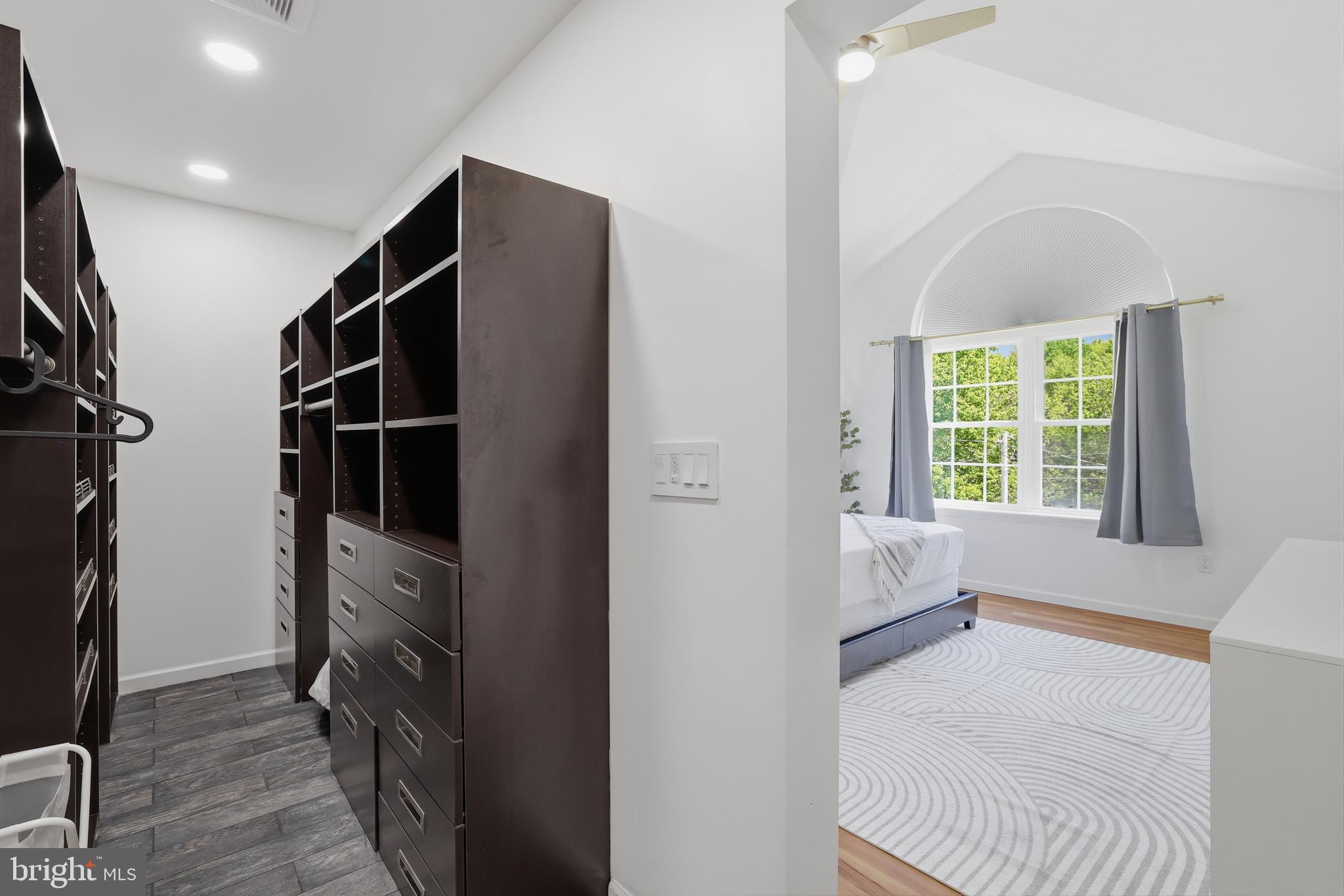 EMERALD LAKES - Residential