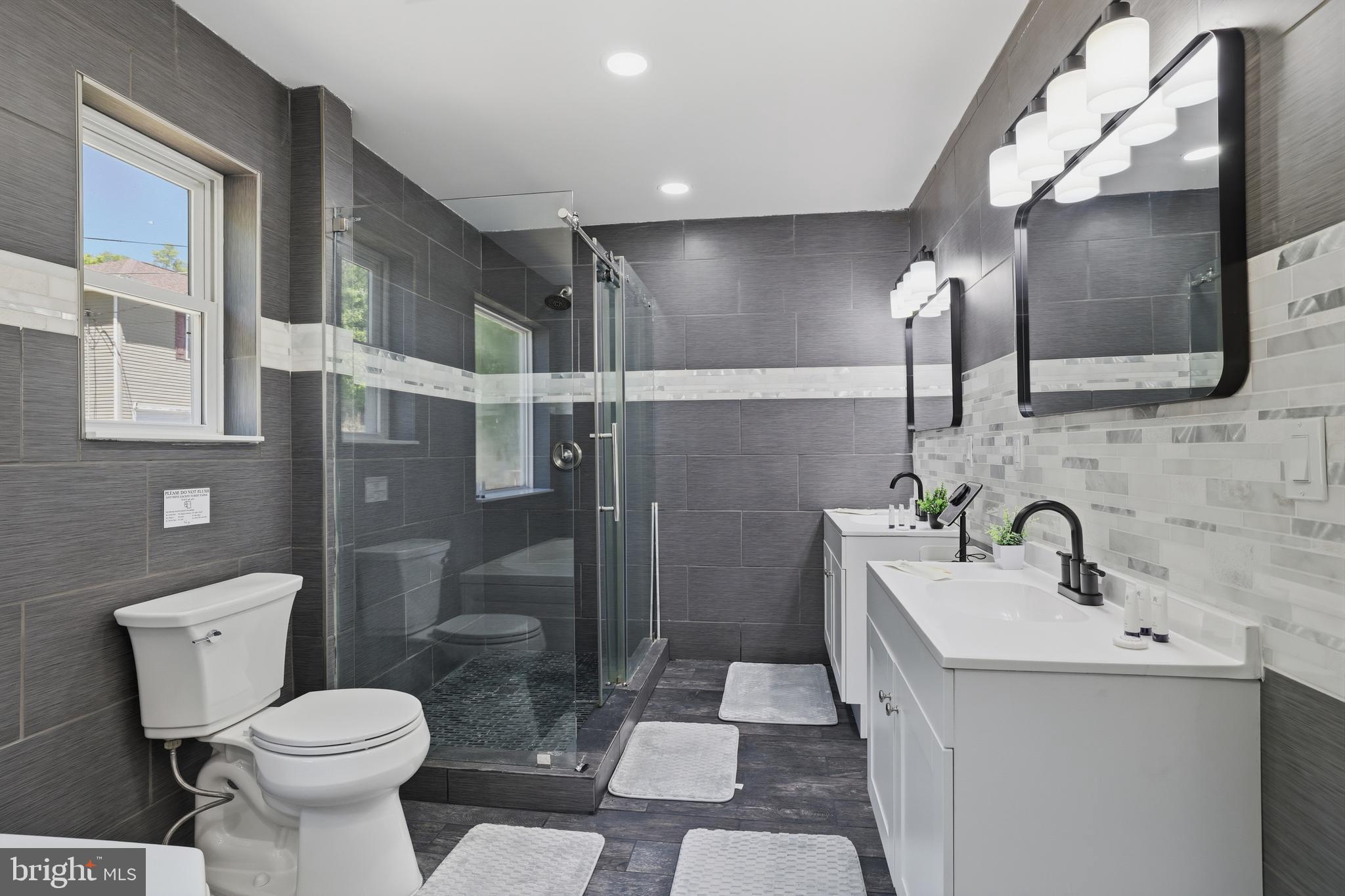 EMERALD LAKES - Residential