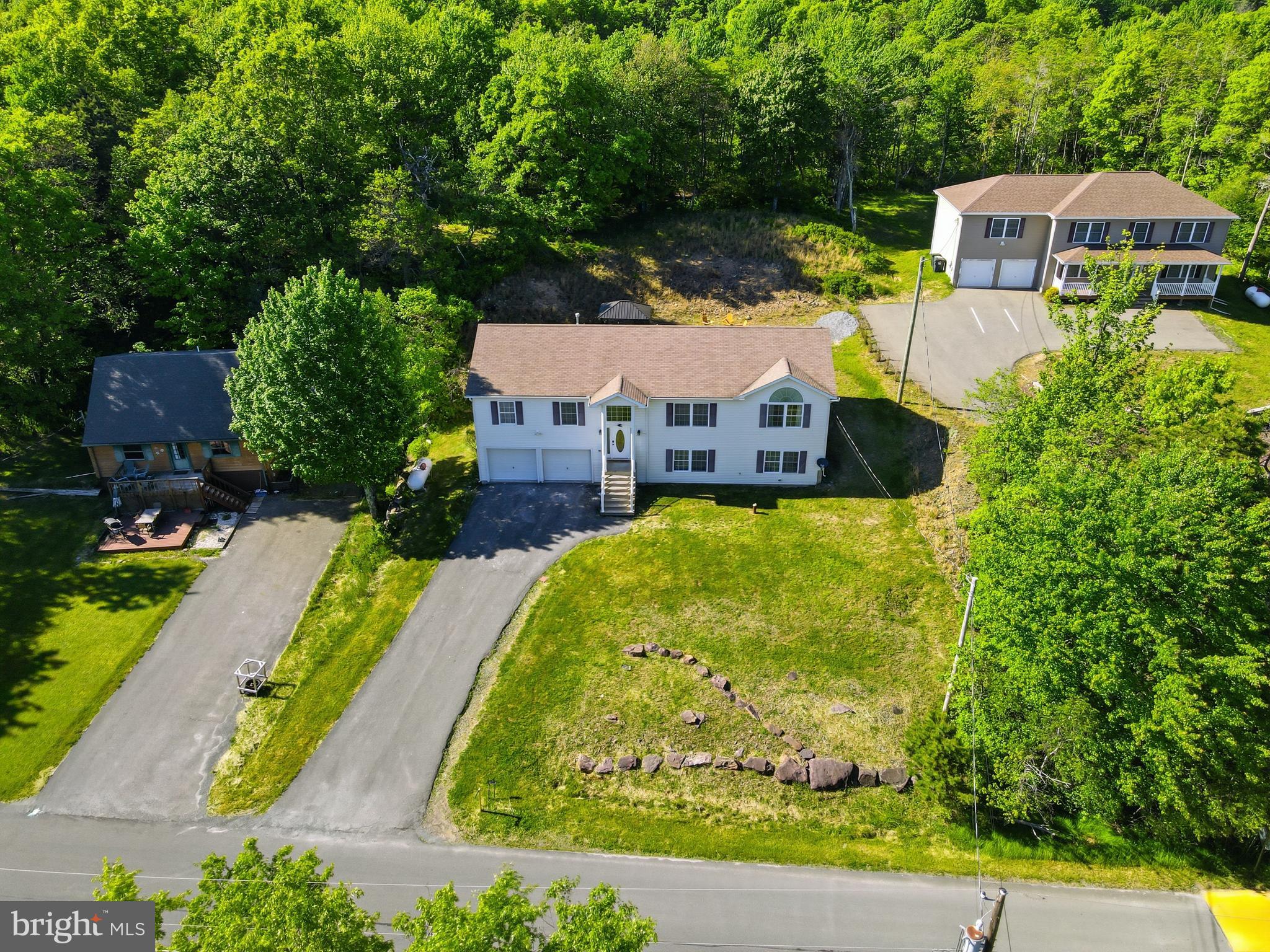 EMERALD LAKES - Residential