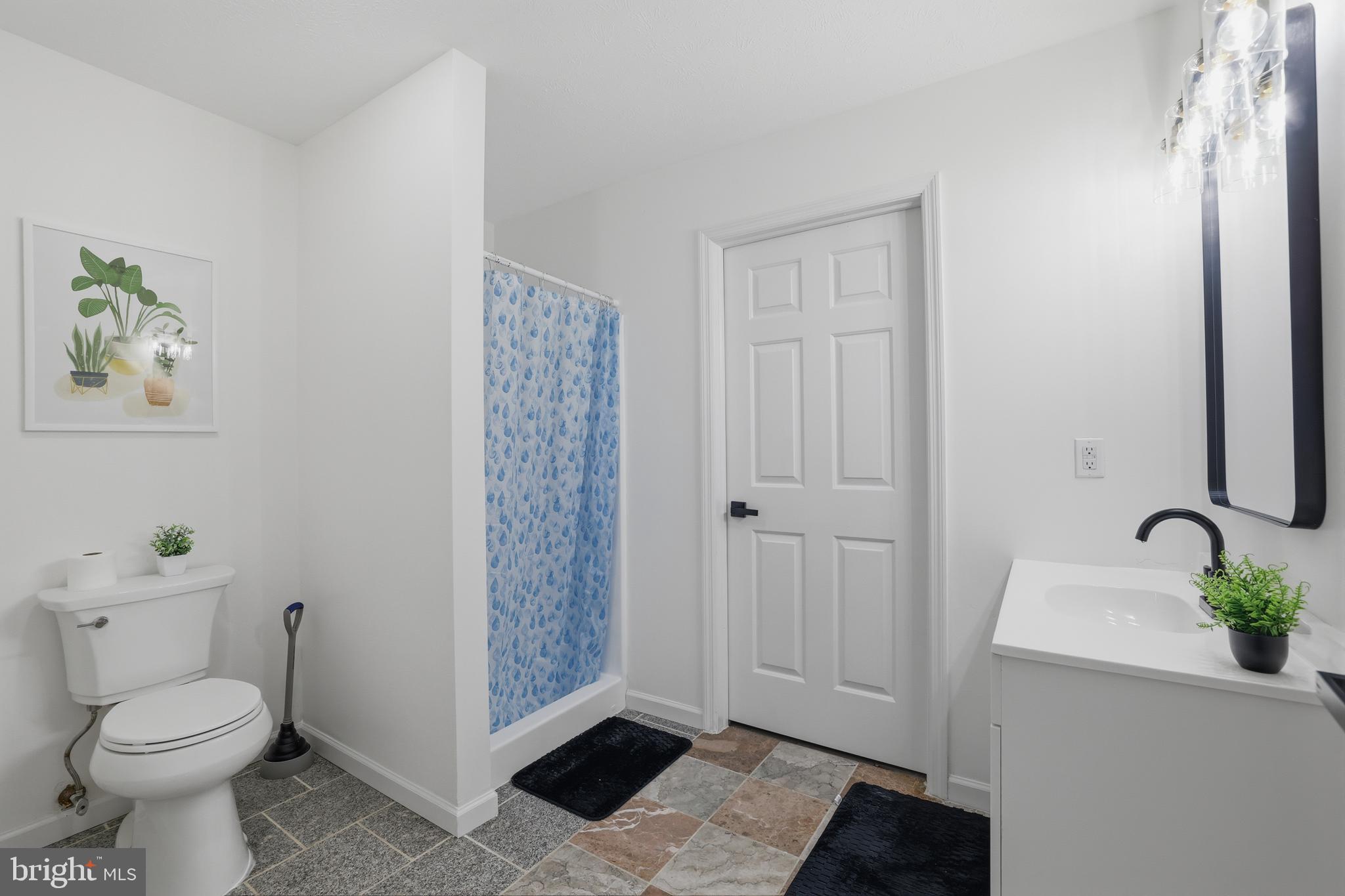 EMERALD LAKES - Residential