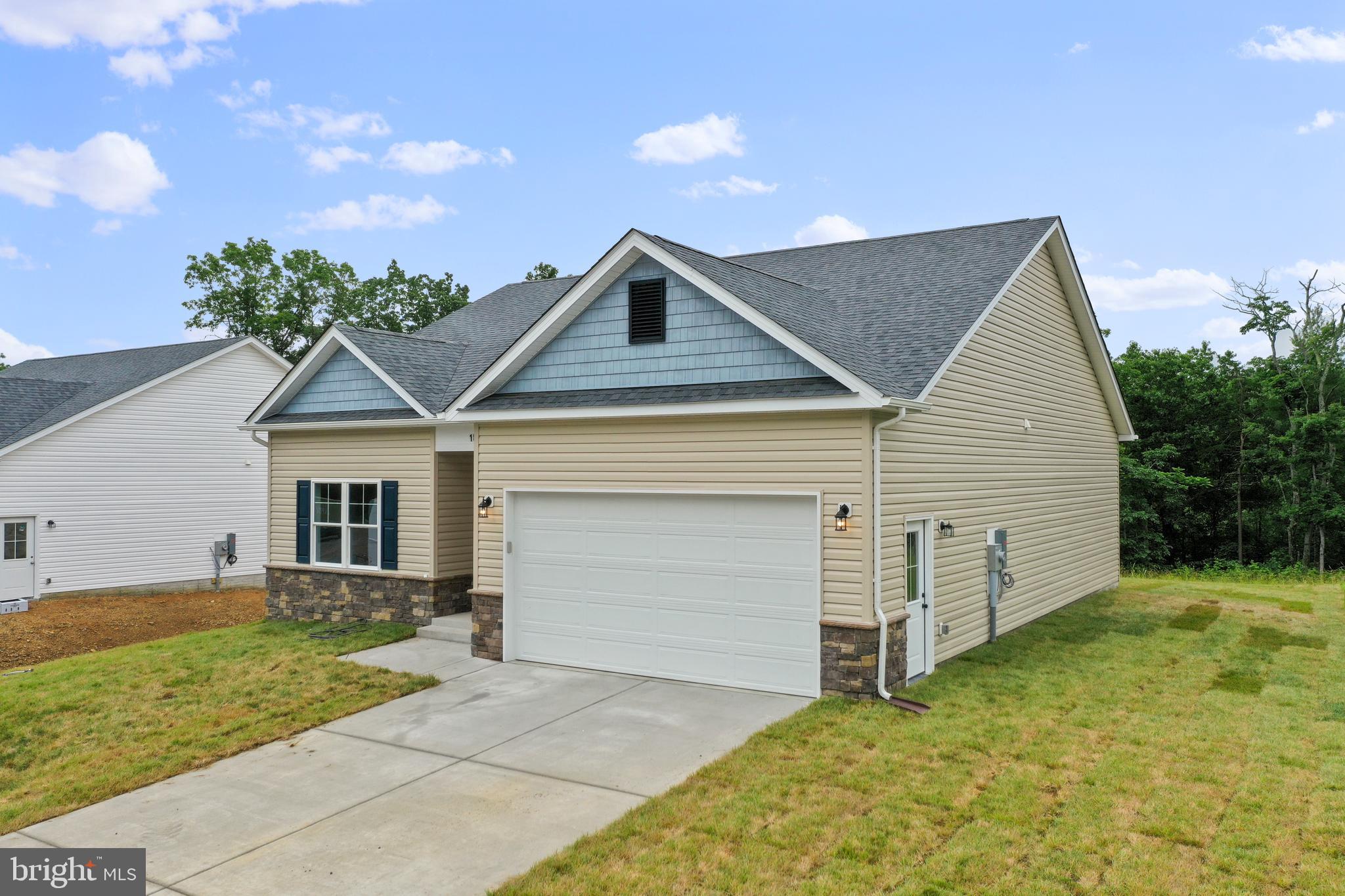MIDDLE CREEK VISTAS - Residential