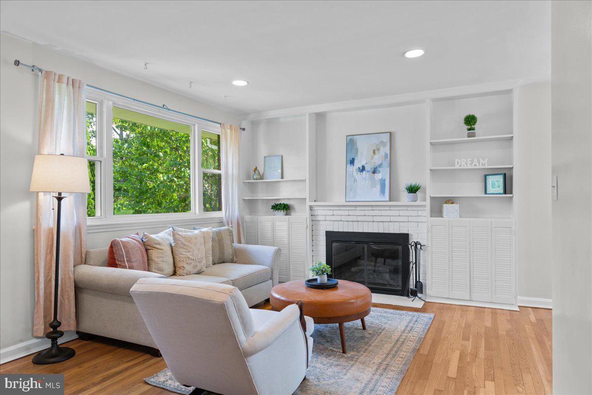 COLUMBIA PINES - Residential