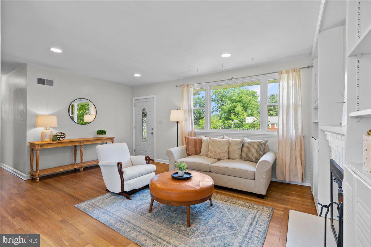 COLUMBIA PINES - Residential