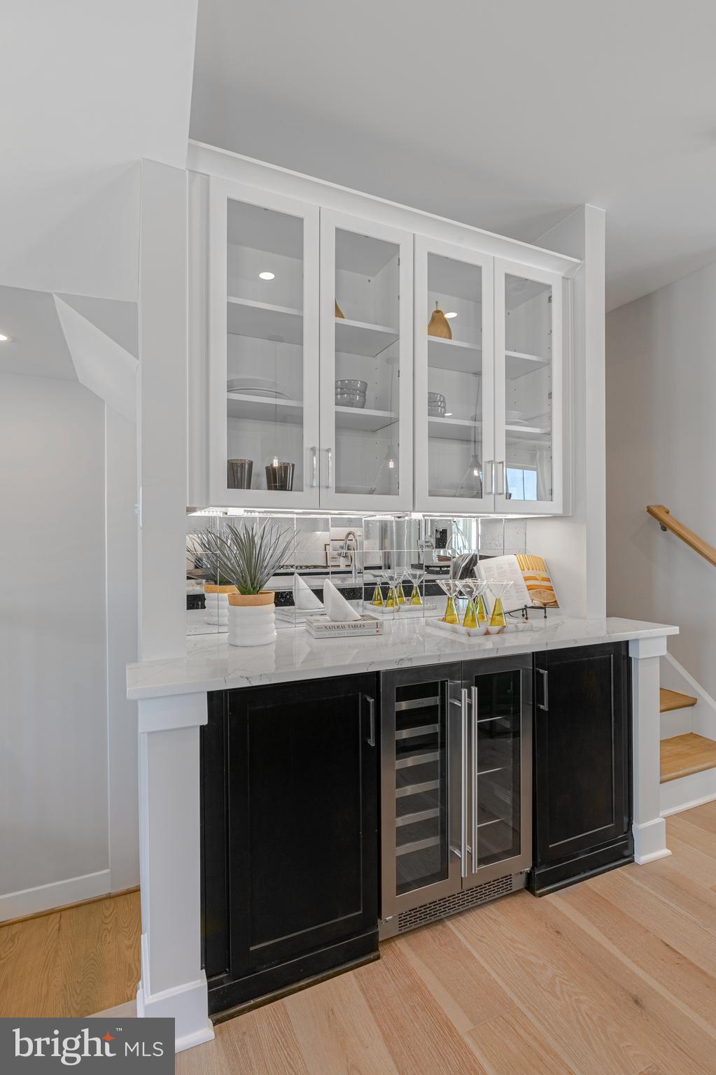 VANTAGE HILL - Residential