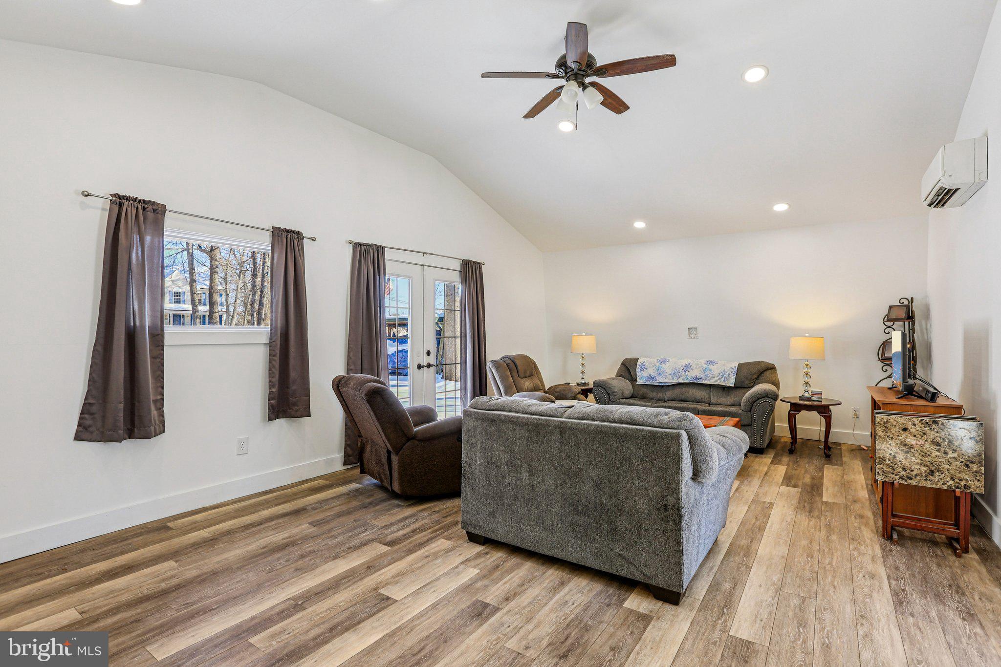 LAKE HERITAGE - Residential