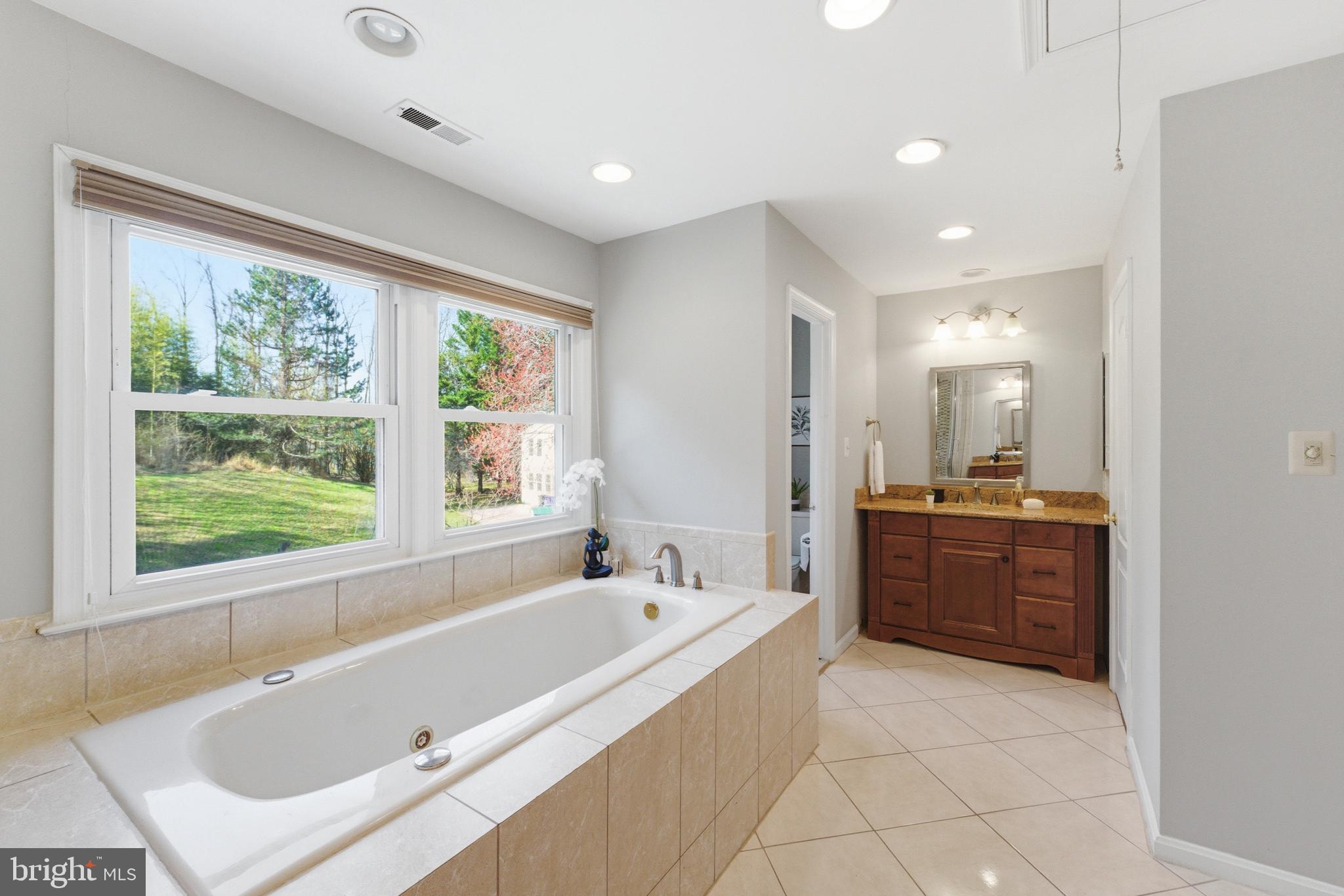 SHERWOOD FOREST MANOR - Residential