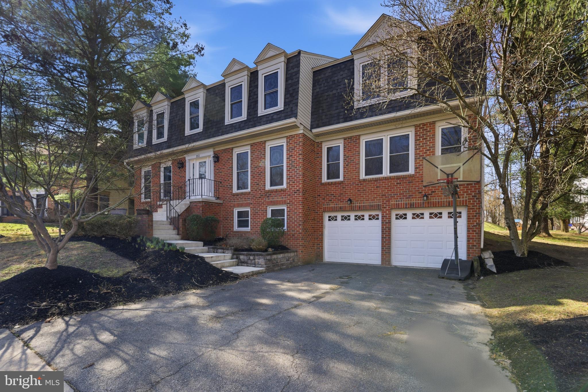 SHERWOOD FOREST MANOR - Residential