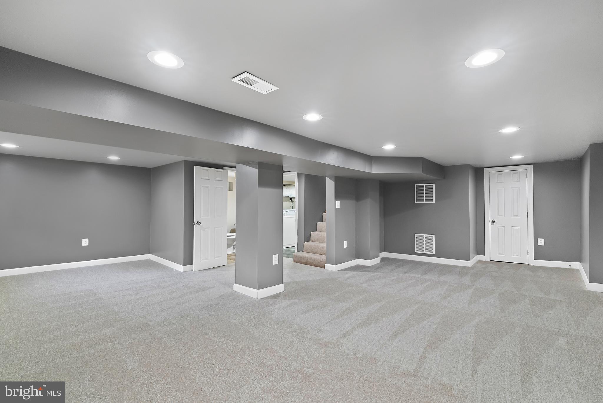 CASTLE MANOR - Residential