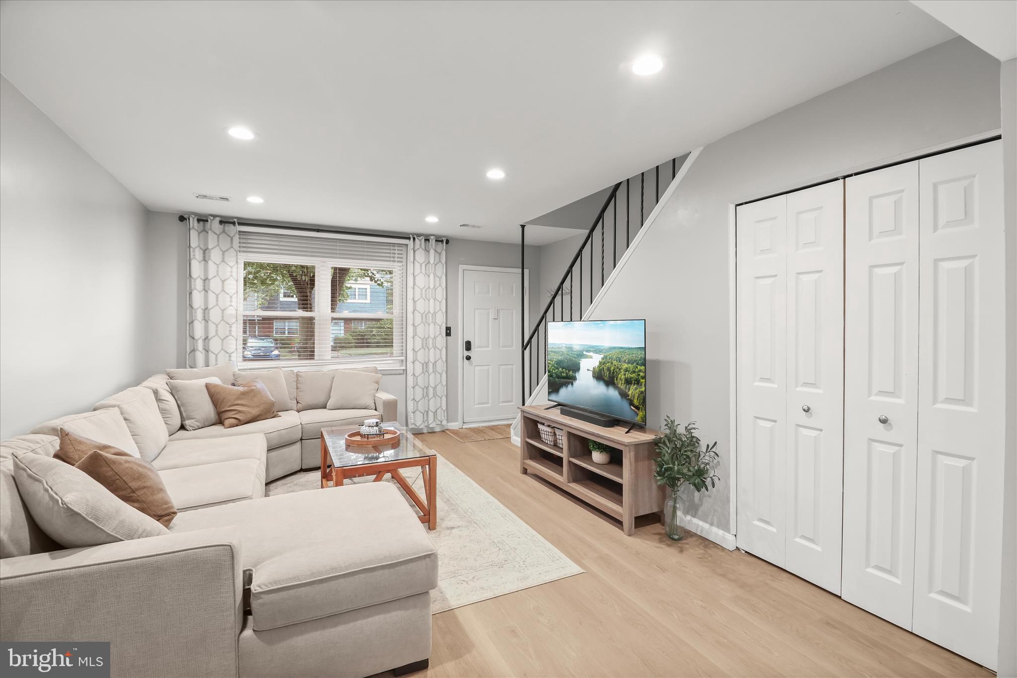 SUSSEX SQUARE CONDO - Residential